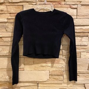 Long sleeves black crop top!